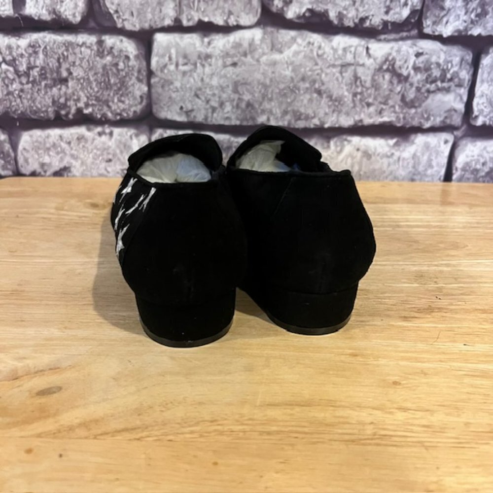 The Quacker Factory NWB Black Suede Slip Shoes W/ Metallic Stars Size 7.5 - Picture 6 of 8